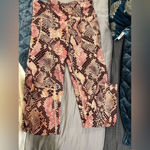 Old Navy Active Snake Print Pants l L